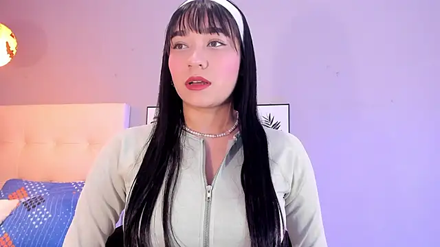 Maia W10 online show from November 7, 2025, 12:21 pm