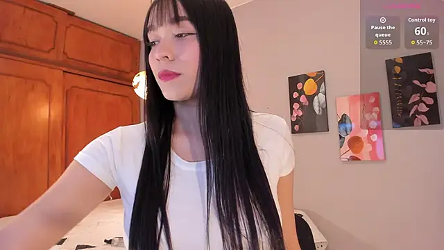 Snapshot of Maia_W10 chatting on February 9, 2026, 12:25 pm Maia W10 online show from February 9, 2026, 12:25 pm