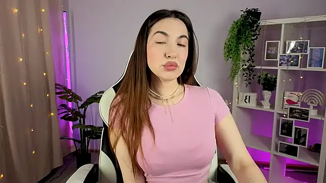 MelissaLovvv online show from November 7, 2025, 5:01 am