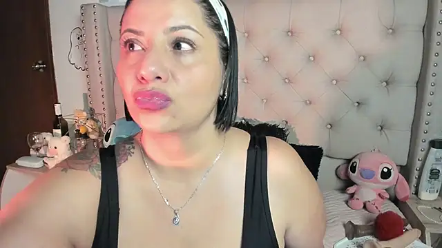 AngeleRoux online show from October 13, 2025, 6:37 am