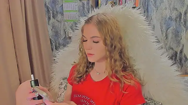 JuxxxsyBunx online show from November 30, 2025, 5:03 pm