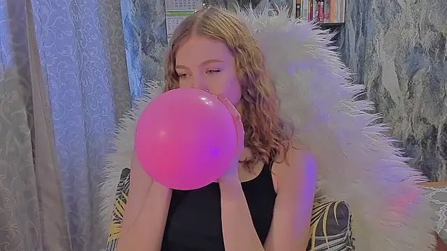 JuxxxsyBunx online show from October 13, 2025, 5:20 am