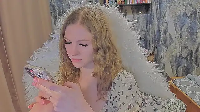 JuxxxsyBunx online show from November 22, 2025, 10:25 am