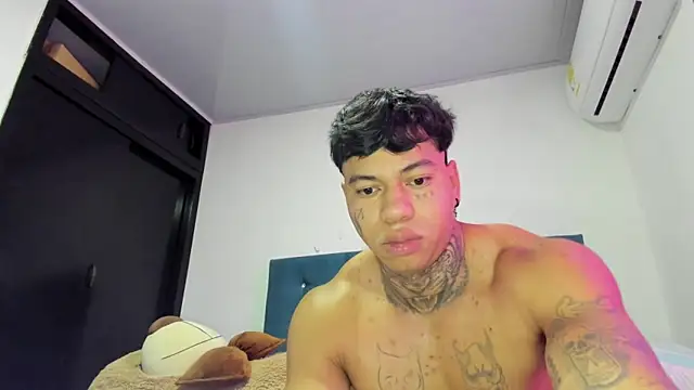 Snapshot of daamonxxx19 chatting on February 8, 2026, 7:55 pm daamonxxx19 online show from February 8, 2026, 7:55 pm