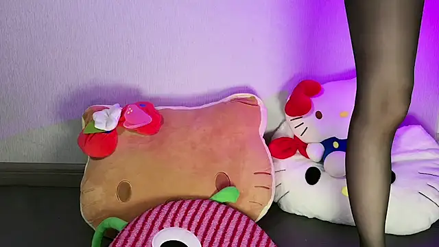 Snapshot of Fairy-HF chatting on November 8, 2025, 10:30 am Fairy-HF online show from November 8, 2025, 10:30 am