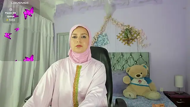 Snapshot of BadraSaadi chatting on October 7, 2025, 7:48 pm BadraSaadi online show from October 7, 2025, 7:48 pm