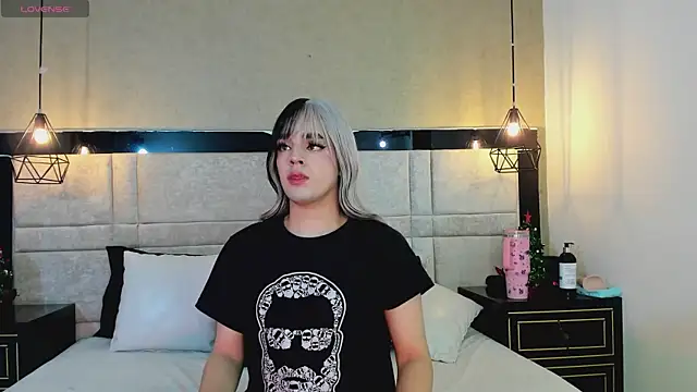 JustinePerry online show from November 24, 2025, 3:28 am