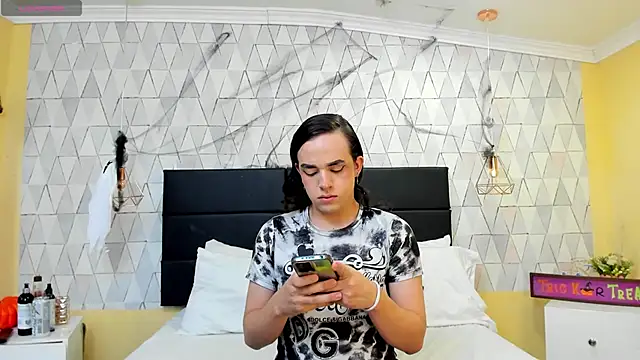 JustinePerry online show from November 5, 2025, 3:09 am