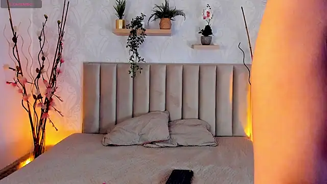 franchescamm online show from February 16, 2025, 1:03 am