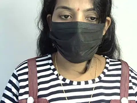 Snapshot of Niharikaa_Reddy chatting on January 1, 2025, 8:35 am Niharikaa Reddy online show from January 1, 2025, 8:35 am