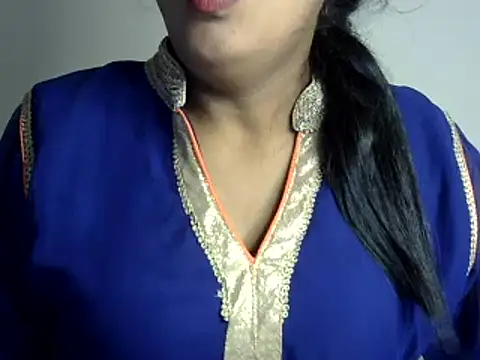 Snapshot of Niharikaa_Reddy chatting on December 29, 2024, 2:17 am Niharikaa Reddy online show from December 29, 2024, 2:17 am