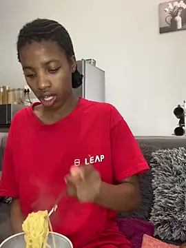 Snapshot of Queen-Boobylicious chatting on October 6, 2025, 11:00 am Queen-Boobylicious online show from October 6, 2025, 11:00 am