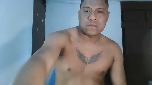 latinblack01 online show from November 14, 2025, 2:43 pm