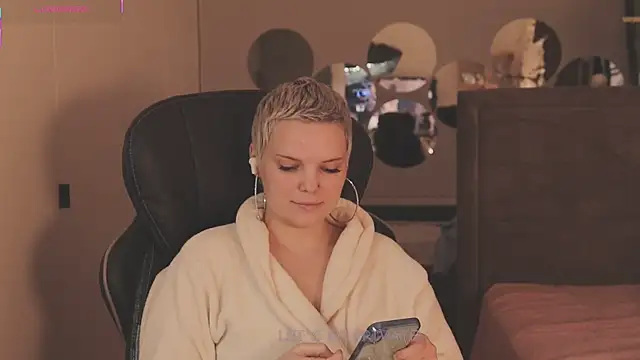 LikaBerry1 online show from November 30, 2025, 12:06 pm