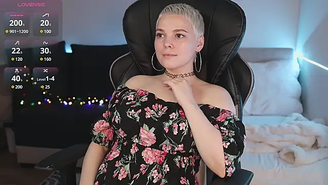 LikaBerry1 online show from February 4, 2025, 4:08 pm