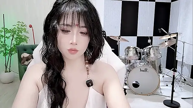 Vaness-a online show from October 6, 2025, 5:57 pm