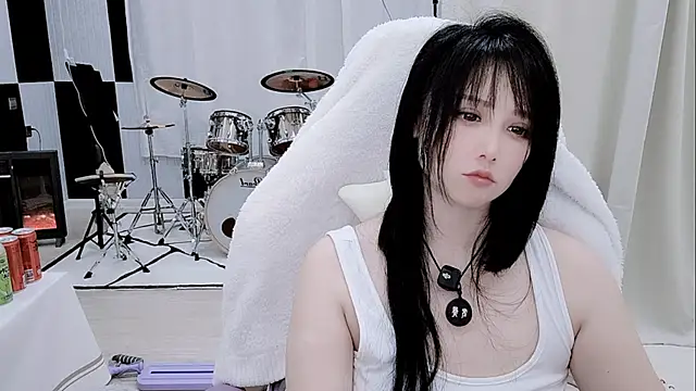 Vaness-a online show from April 16, 2026, 9:39 pm