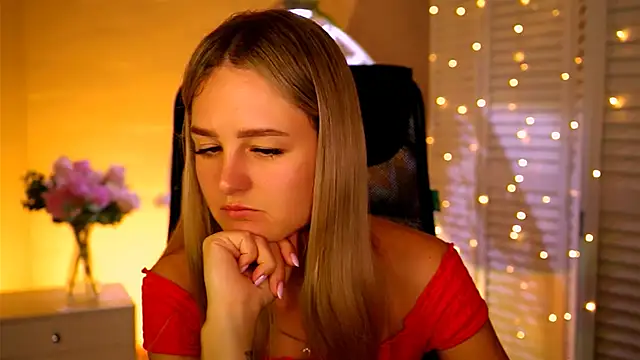 DeboraLarson online show from November 14, 2025, 3:43 am