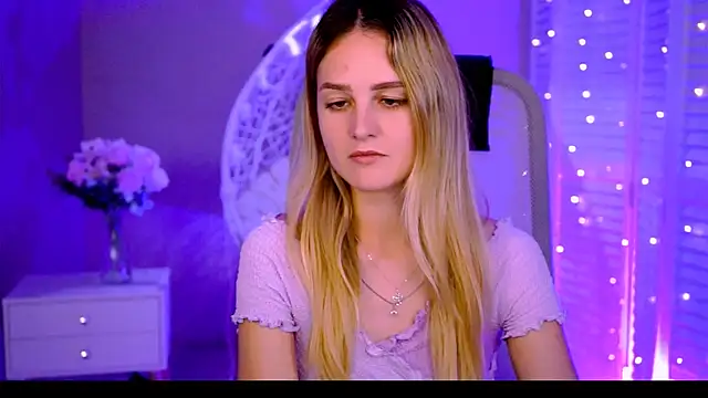 DeboraLarson online show from July 12, 2026, 3:18 am