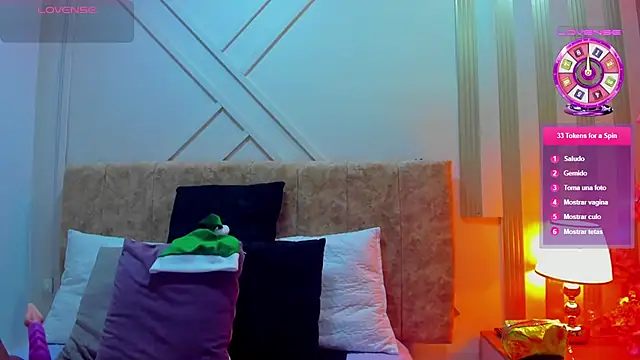 ashley  foxx  online show from December 18, 2025, 2:10 pm