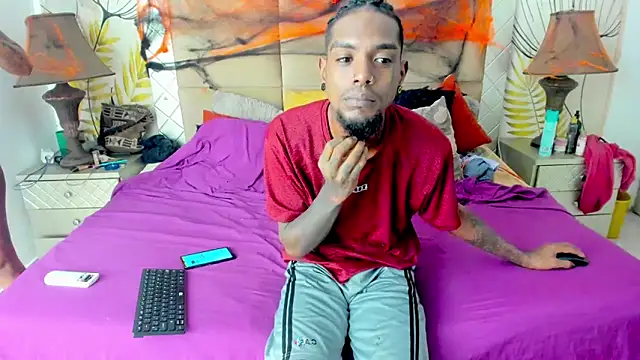 bigblackhotx1 online show from October 29, 2025, 8:13 am