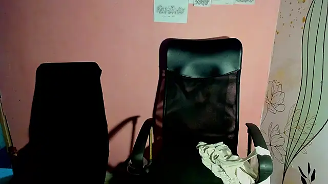 bigblackhotx1 online show from April 2, 2026, 2:41 am