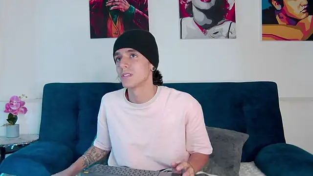 saul stonee online show from September 16, 2025, 7:48 pm