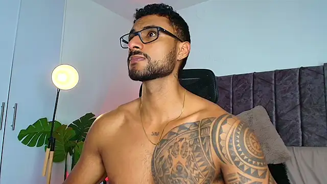 Snapshot of LiamGarcia1 chatting on November 11, 2025, 2:34 pm LiamGarcia1 online show from November 11, 2025, 2:34 pm