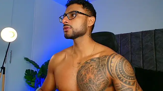 Snapshot of LiamGarcia1 chatting on October 19, 2025, 1:25 pm LiamGarcia1 online show from October 19, 2025, 1:25 pm