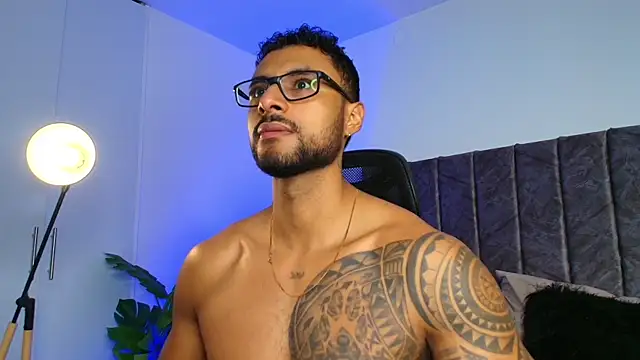 Snapshot of LiamGarcia1 chatting on October 17, 2025, 1:02 pm LiamGarcia1 online show from October 17, 2025, 1:02 pm