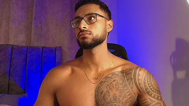 LiamGarcia1 online show from February 17, 2025, 1:11 pm