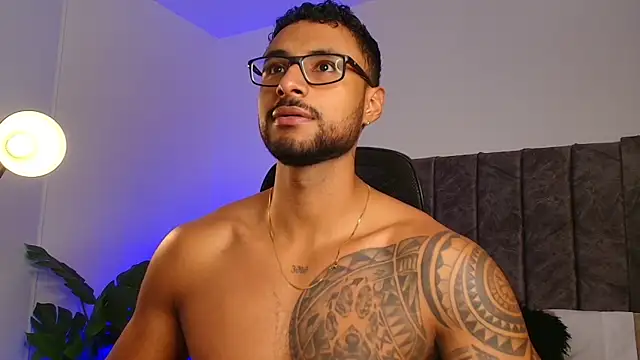 Snapshot of LiamGarcia1 chatting on October 15, 2025, 1:08 pm LiamGarcia1 online show from October 15, 2025, 1:08 pm