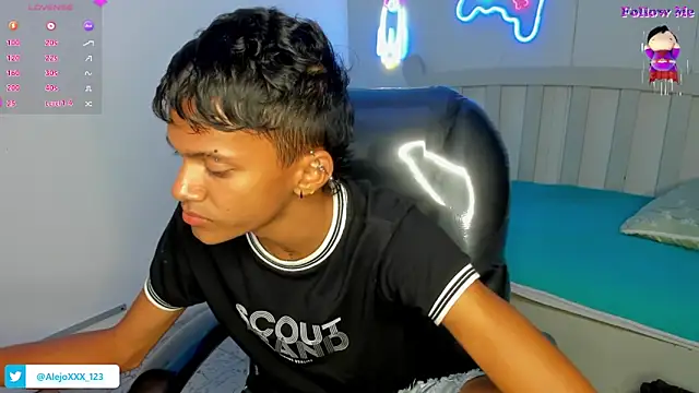 loistwink  online show from November 4, 2025, 3:32 am