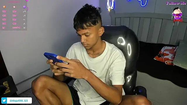 loistwink  online show from November 29, 2025, 1:39 am