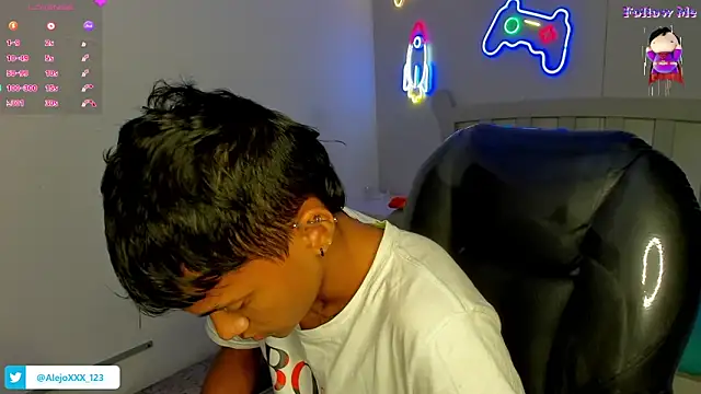 loistwink  online show from November 8, 2025, 4:05 am