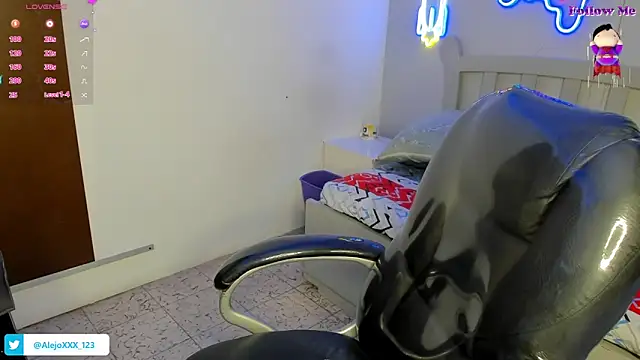 loistwink  online show from October 29, 2025, 4:33 am