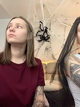 Snapshot of HotCaramellsTV chatting on October 31, 2025, 7:27 am HotCaramellsTV online show from October 31, 2025, 7:27 am