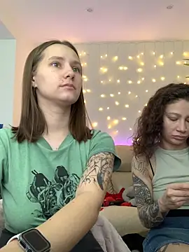 Snapshot of HotCaramellsTV chatting on October 7, 2025, 10:05 am HotCaramellsTV online show from October 7, 2025, 10:05 am