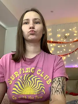 Snapshot of HotCaramellsTV chatting on October 22, 2025, 8:25 am HotCaramellsTV online show from October 22, 2025, 8:25 am