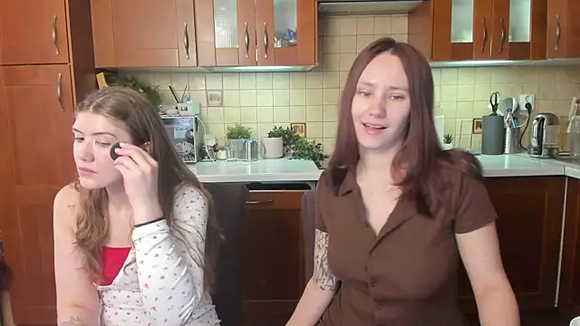 Snapshot of HotCaramellsTV chatting on May 12, 2026, 11:38 am HotCaramellsTV online show from May 12, 2026, 11:38 am