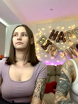 Snapshot of HotCaramellsTV chatting on October 20, 2025, 9:21 am HotCaramellsTV online show from October 20, 2025, 9:21 am