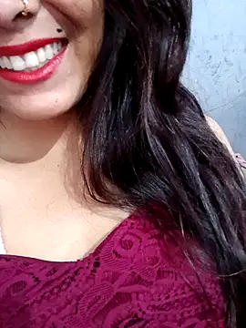 Snapshot of Reena_36788 chatting on December 6, 2024, 3:24 am Reena 36788 online show from December 6, 2024, 3:24 am