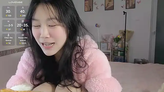 Snapshot of Luminous163 chatting on February 9, 2025, 7:48 am Luminous163 online show from February 9, 2025, 7:48 am