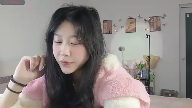 Snapshot of Luminous163 chatting on February 11, 2025, 12:47 pm Luminous163 online show from February 11, 2025, 12:47 pm