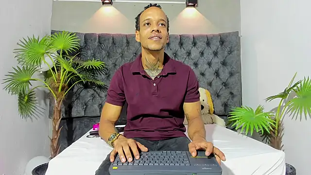 Snapshot of Salomon_koude chatting on June 1, 2026, 1:11 pm Salomon koude online show from June 1, 2026, 1:11 pm