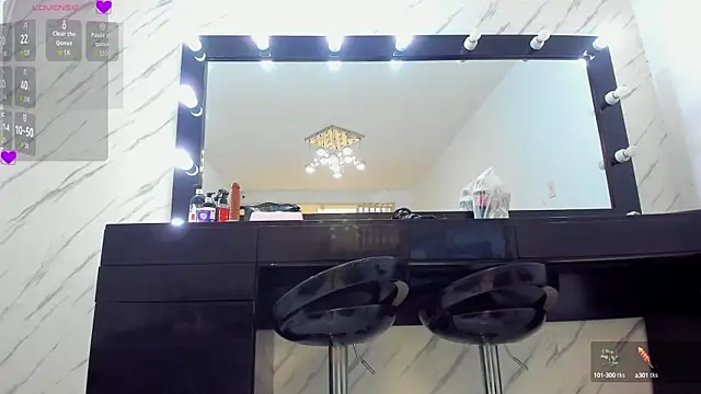 ElisabethMassey online show from October 11, 2025, 1:45 pm