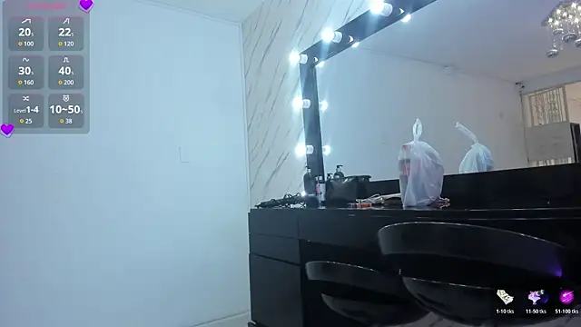 ElisabethMassey online show from October 24, 2025, 1:21 pm