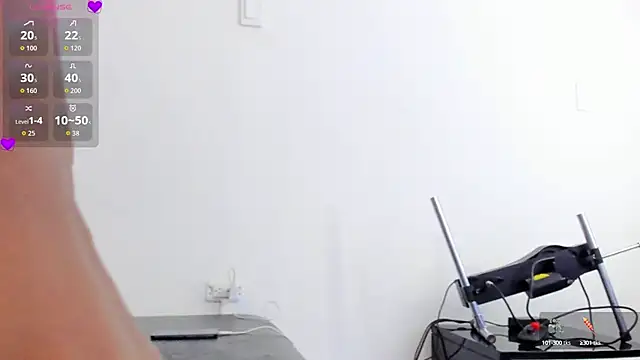 ElisabethMassey online show from October 16, 2025, 1:30 pm