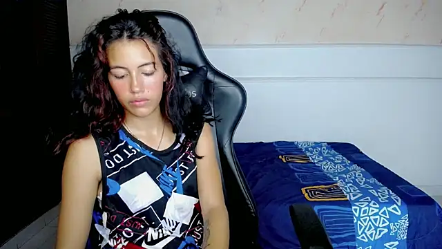 dayanita hot  online show from February 10, 2025, 4:36 pm