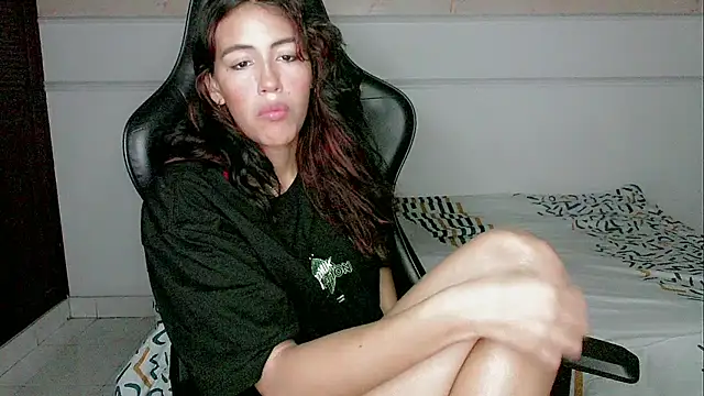 dayanita hot  online show from February 14, 2025, 1:08 pm